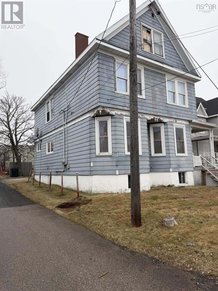 218 york Street — Glace Bay, Nova Scotia - Photo 3 of 48