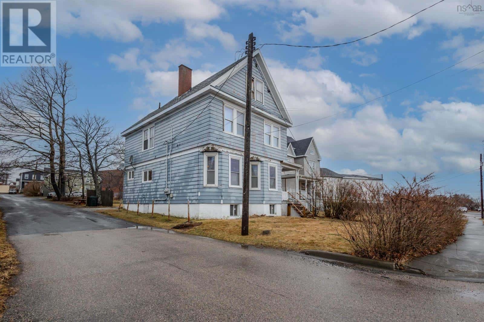 218 york Street — Glace Bay, Nova Scotia - Photo 5 of 48