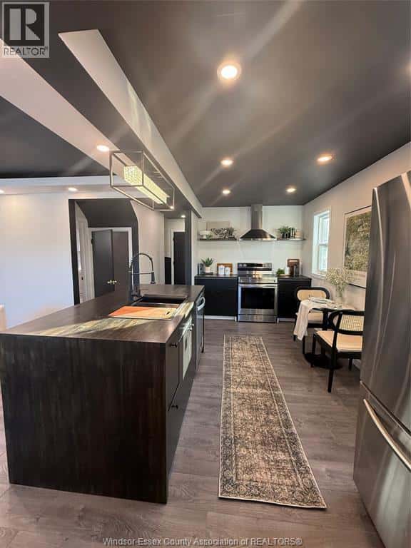 3519 TECUMSEH ROAD West — Windsor, Ontario - Photo 2 of 50