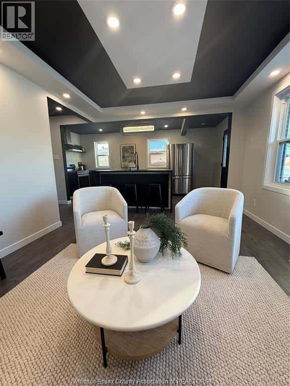 3519 TECUMSEH ROAD West — Windsor, Ontario - Photo 4 of 50