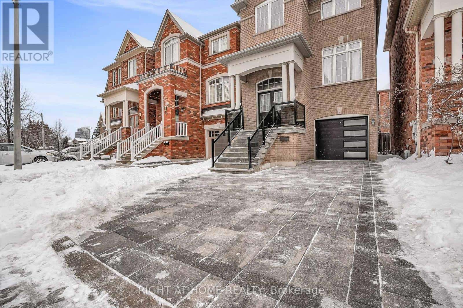 48 THISTLEWAITE CRESCENT — Toronto (Agincourt South-Malvern West), Ontario - Photo 2 of 32