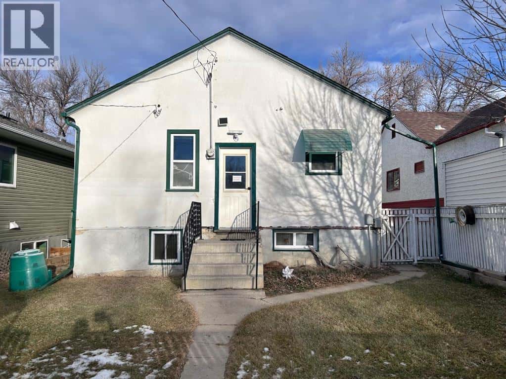 1212 7 Avenue S — Lethbridge, Alberta - Photo 3 of 29