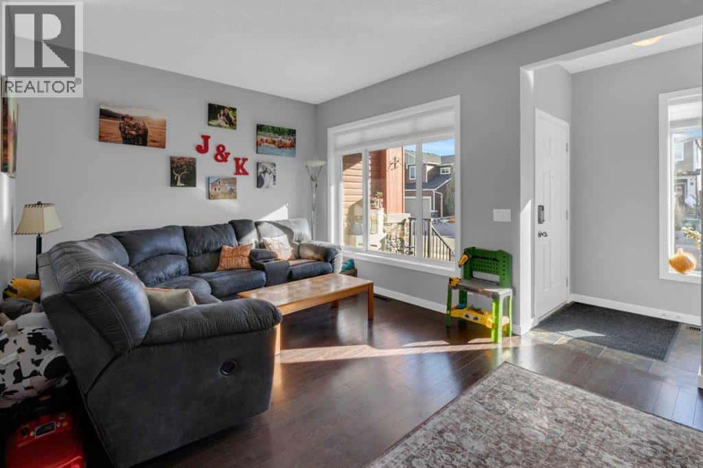 82 Fireside Cove — Cochrane, Alberta - Photo 3 of 34