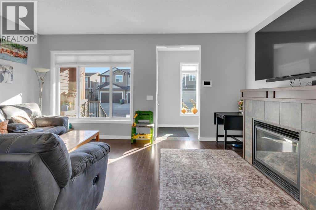 82 Fireside Cove — Cochrane, Alberta - Photo 5 of 34