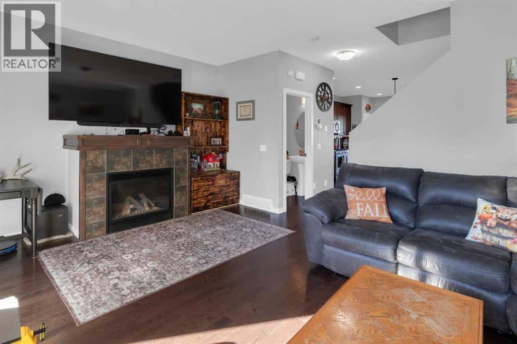 82 Fireside Cove — Cochrane, Alberta - Photo 4 of 34