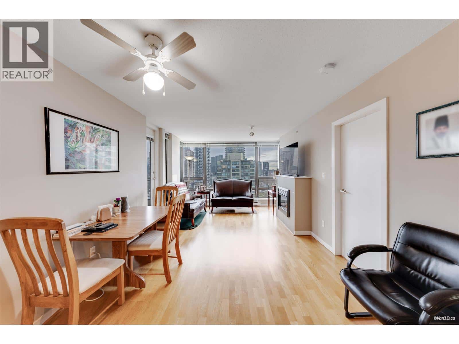 1704 4118 DAWSON STREET — Burnaby, British Columbia - Photo 3 of 25