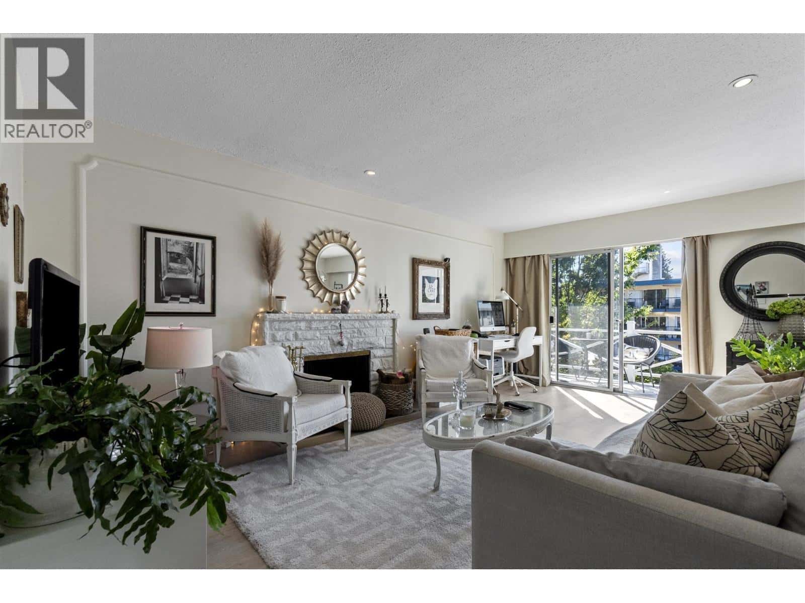 10 140 E 20TH STREET — North Vancouver, British Columbia - Photo 5 of 21