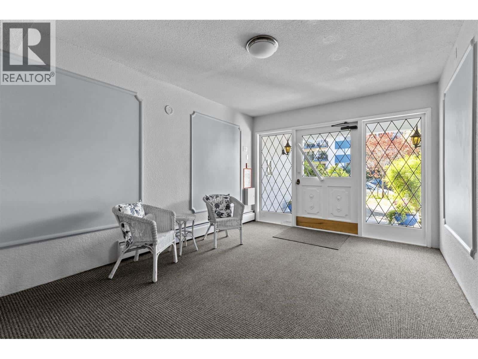 10 140 E 20TH STREET — North Vancouver, British Columbia - Photo 2 of 21