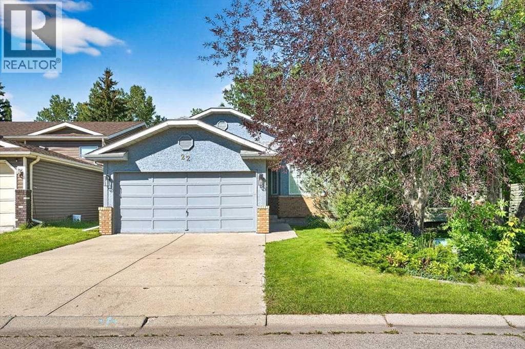 22 Shawinigan Rise SW — Calgary, Alberta - Main photo