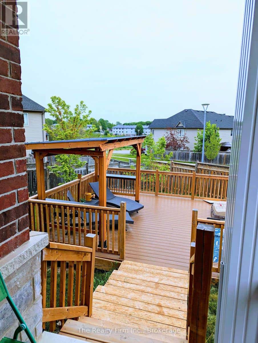 721 CRAWFORD CRESCENT — Woodstock (Woodstock - South), Ontario - Photo 3 of 32