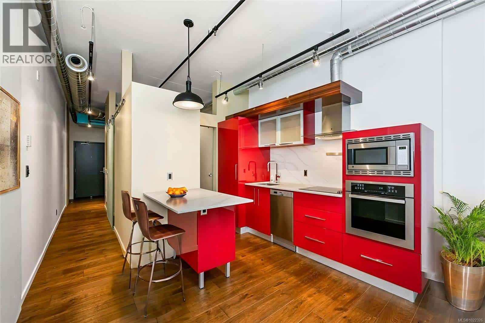 325 1029 View St — Victoria, British Columbia - Photo 2 of 19