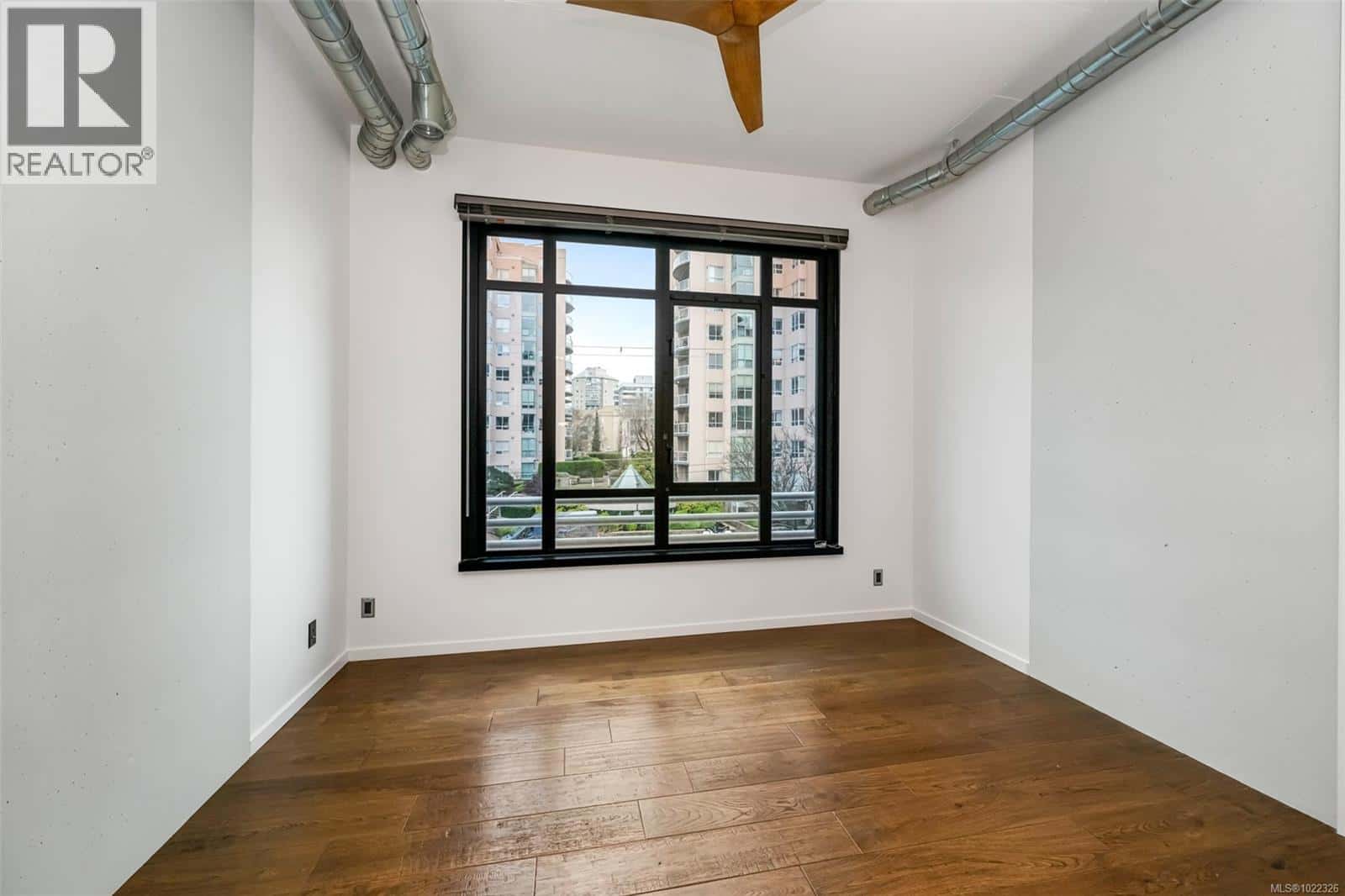 325 1029 View St — Victoria, British Columbia - Photo 5 of 19