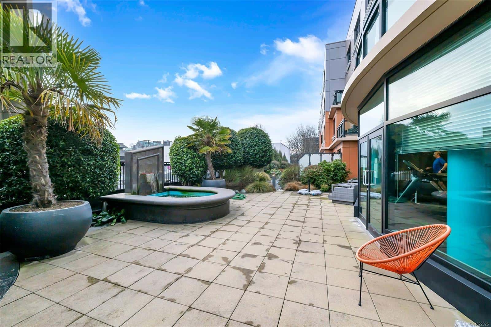 325 1029 View St — Victoria, British Columbia - Photo 4 of 19