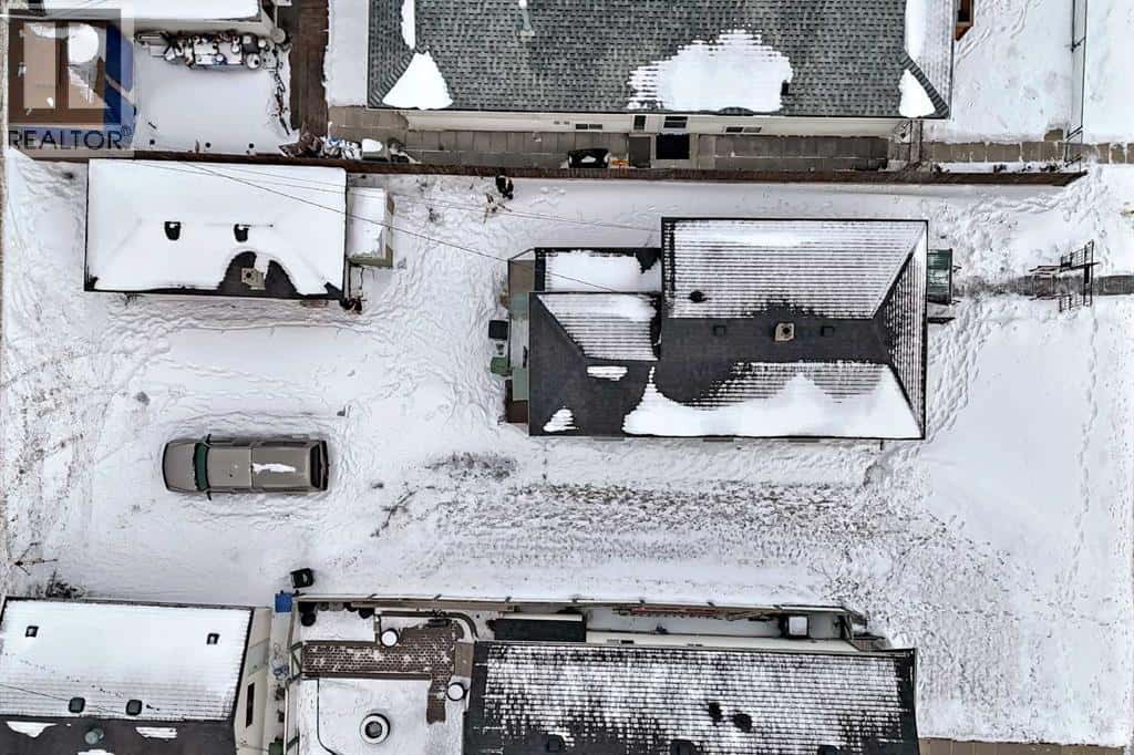 6639 19 Street SE — Calgary, Alberta - Photo 4 of 9