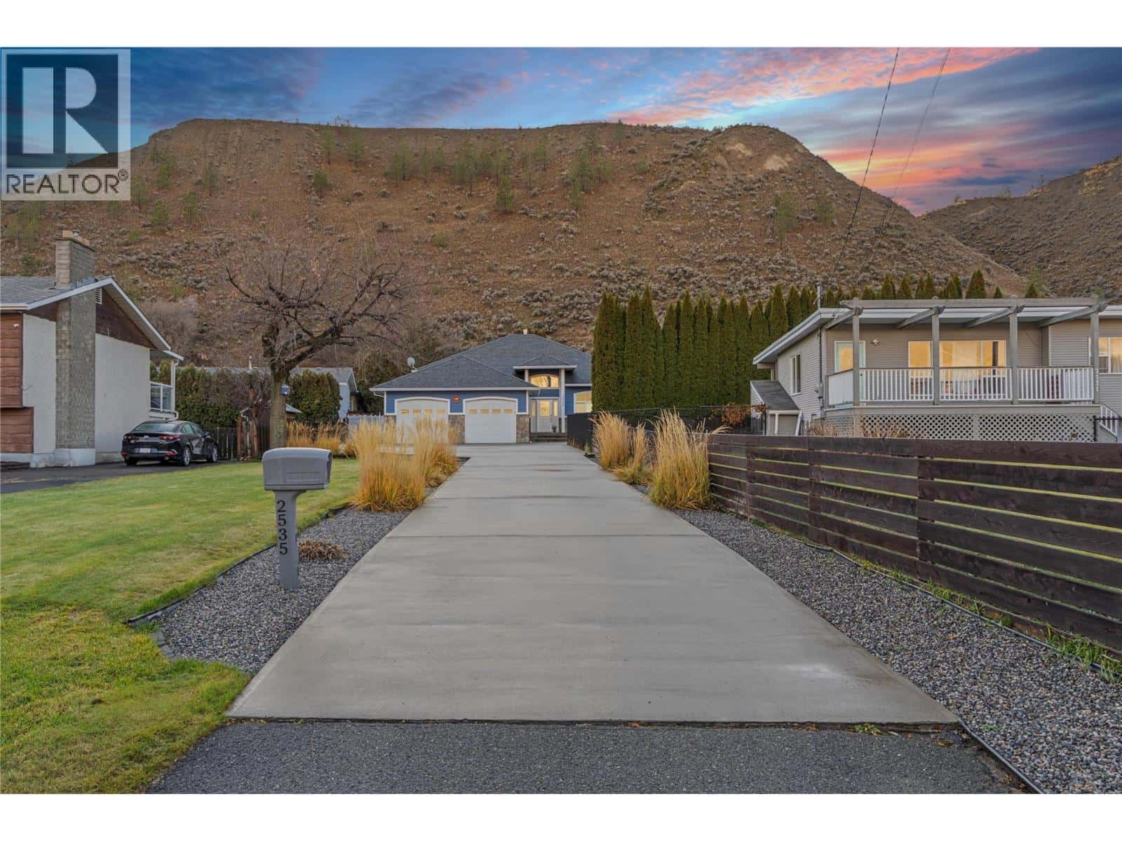 2535 VALLEYVIEW Drive — Kamloops, British Columbia - Photo 2 of 59