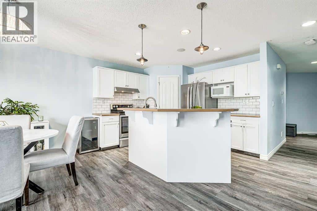 94 New Brighton Circle SE — Calgary, Alberta - Photo 3 of 40