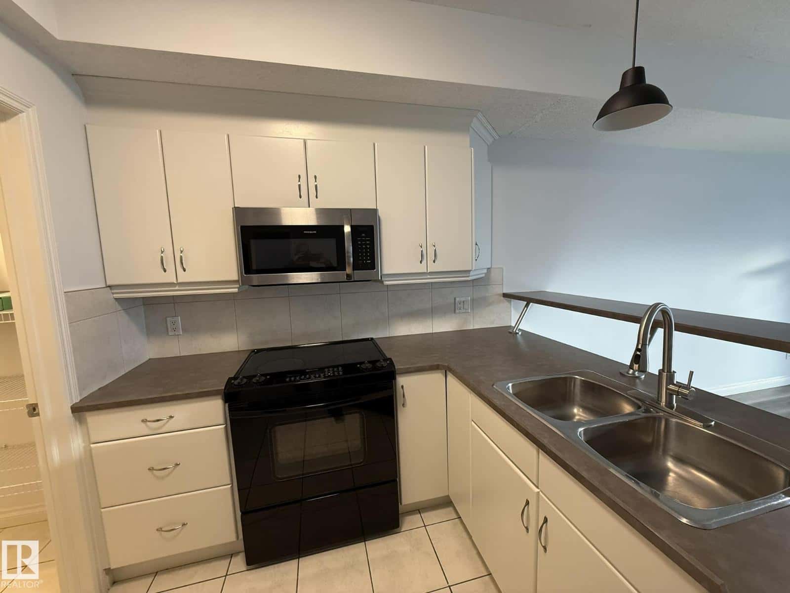 #304 9803 96A ST NW — Edmonton, Alberta - Photo 5 of 61