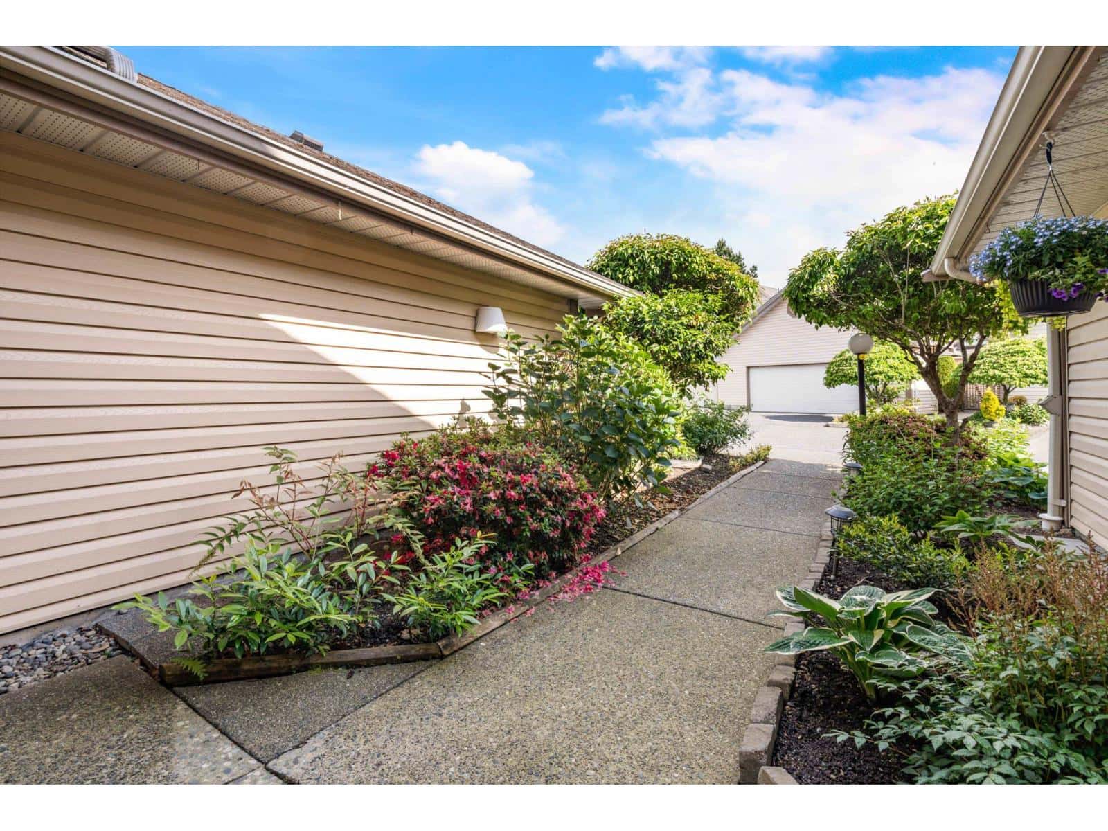 30 6140 192 STREET — Surrey, British Columbia - Photo 5 of 40