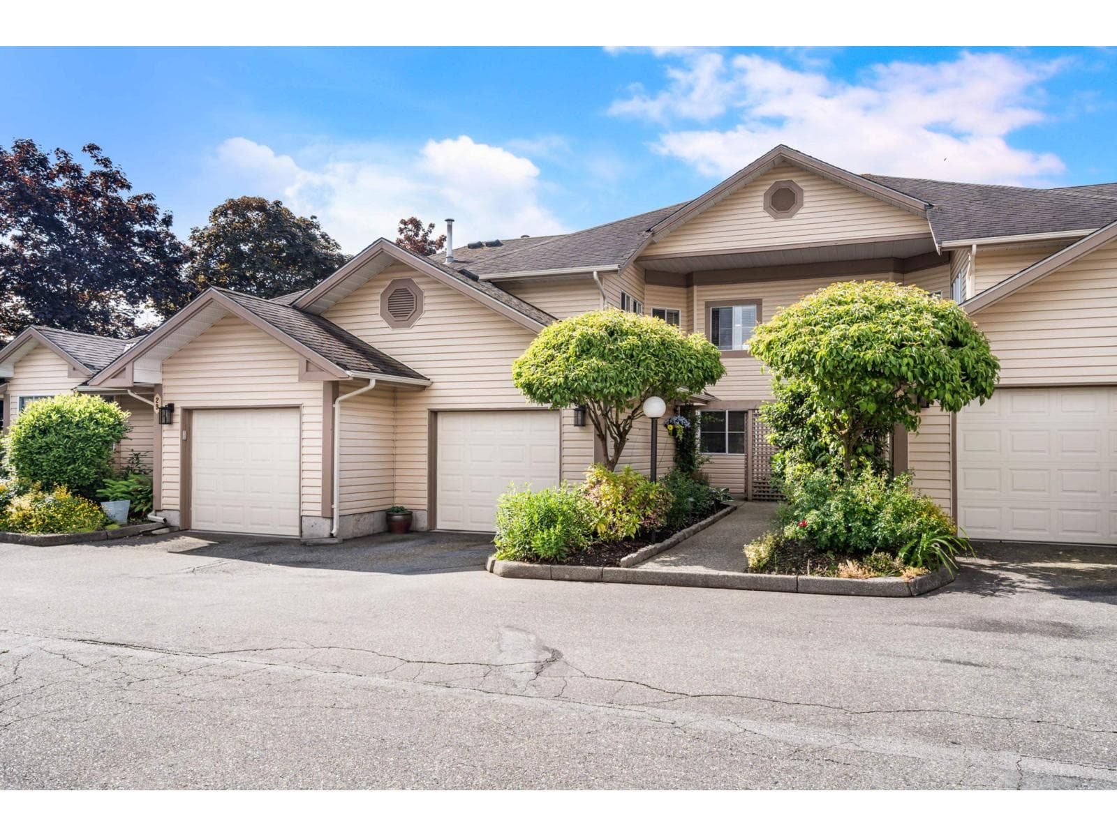 30 6140 192 STREET — Surrey, British Columbia - Main photo