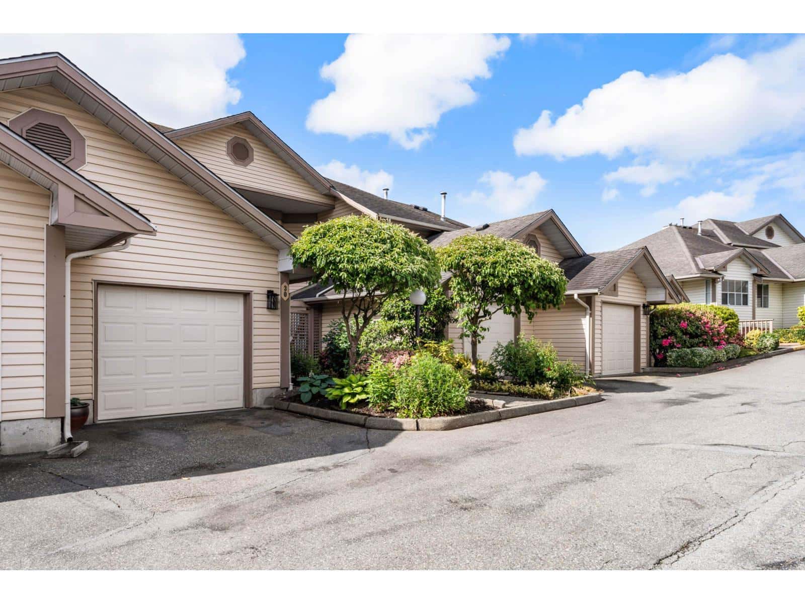 30 6140 192 STREET — Surrey, British Columbia - Photo 3 of 40