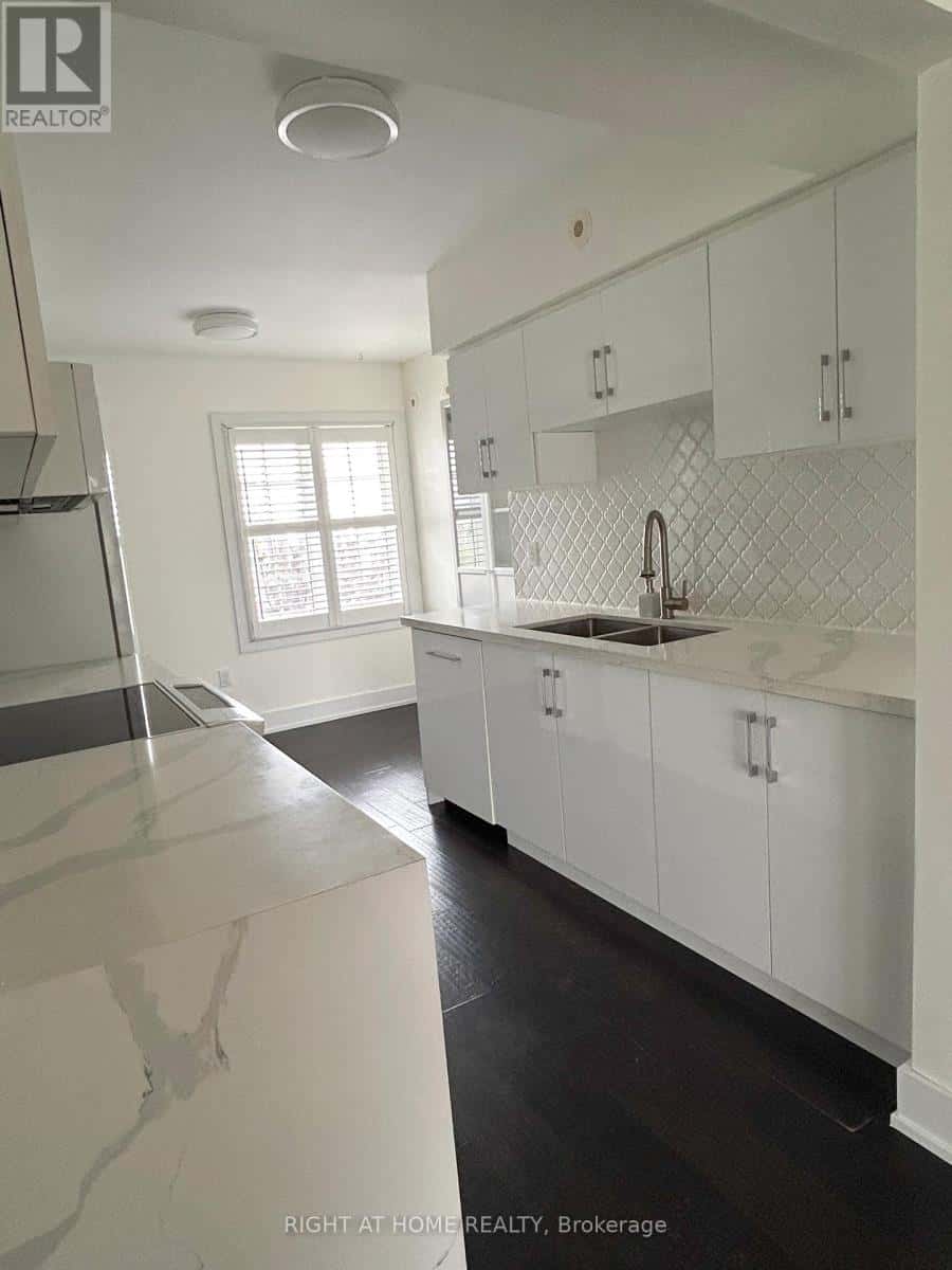 5 - 3032 CLAYHILL ROAD — Mississauga (Cooksville), Ontario - Photo 3 of 15