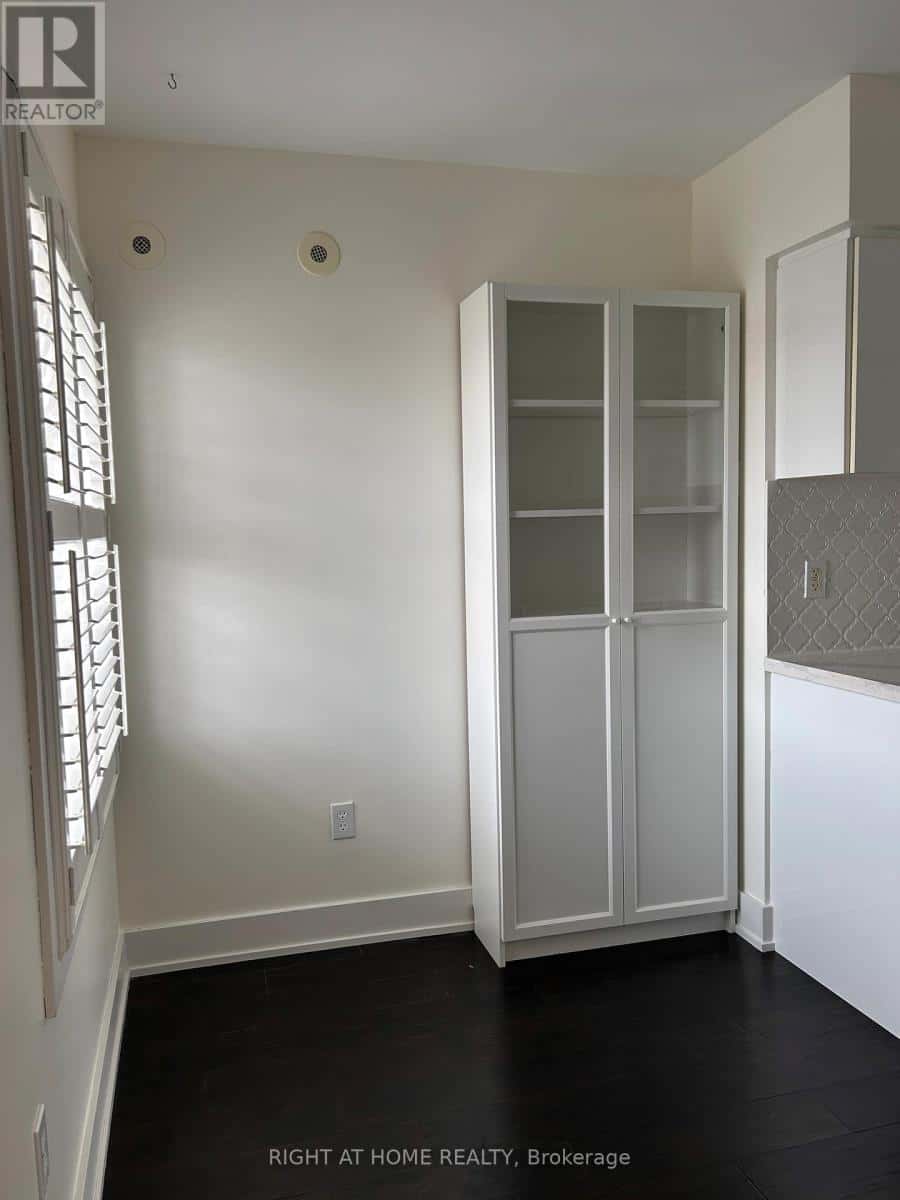 5 - 3032 CLAYHILL ROAD — Mississauga (Cooksville), Ontario - Photo 5 of 15