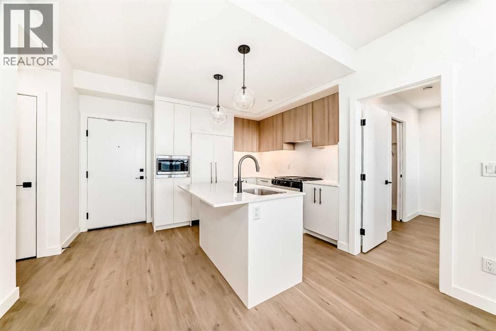 817, 8375 Broadcast Avenue SW — Calgary, Alberta - Main photo