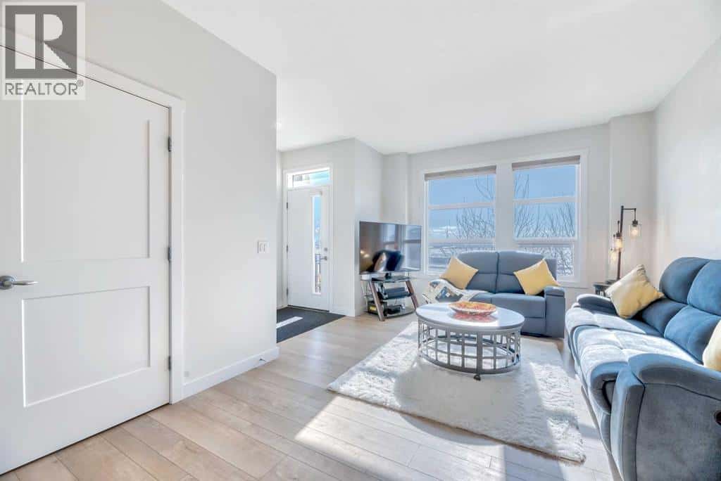 196 Wolf Hollow Park SE — Calgary, Alberta - Photo 5 of 46