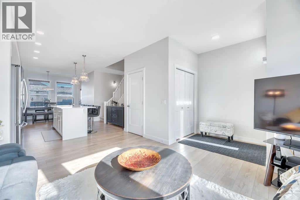 196 Wolf Hollow Park SE — Calgary, Alberta - Photo 4 of 46