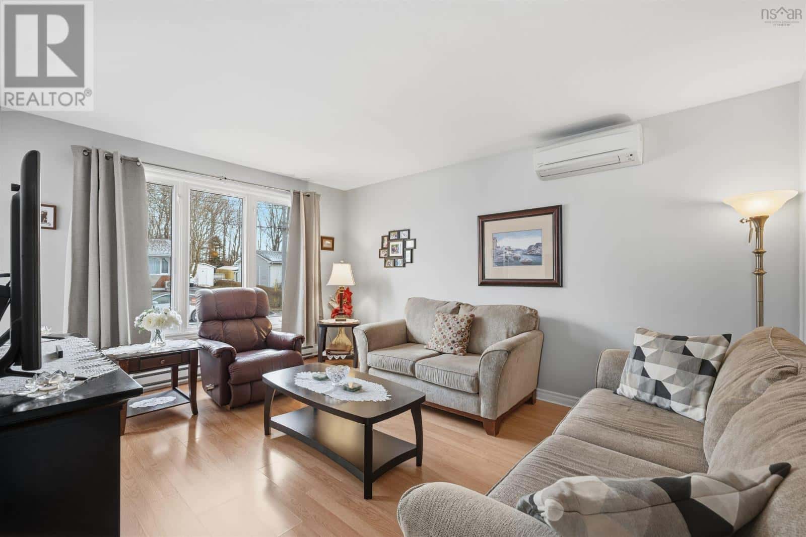 54 Quaker Crescent — Lower Sackville, Nova Scotia - Photo 2 of 50