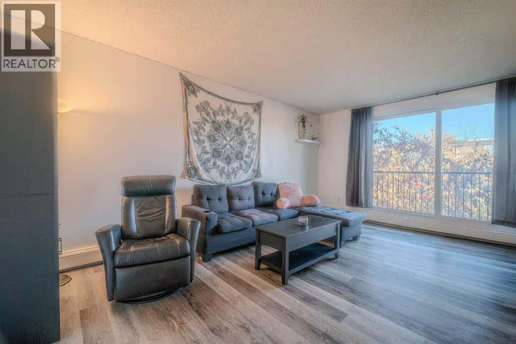 32, 1703 11 Avenue SW — Calgary, Alberta - Photo 2 of 27