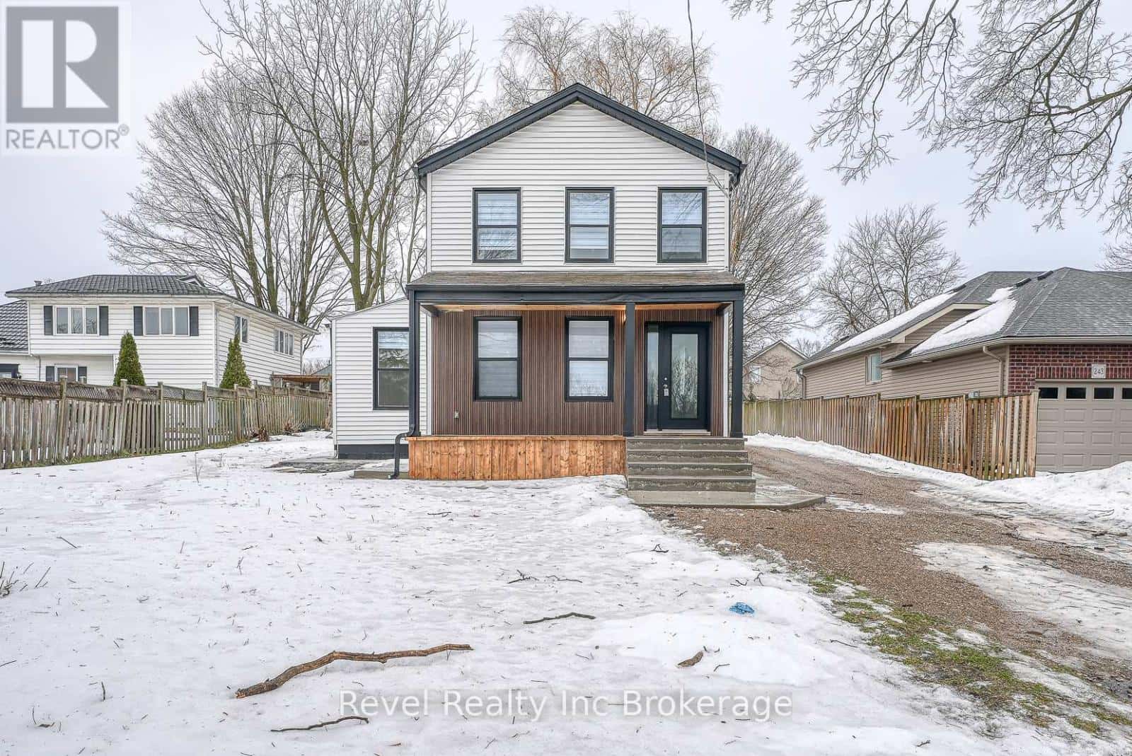 241 CHARLES STREET W — Ingersoll (Ingersoll - South), Ontario - Photo 3 of 43