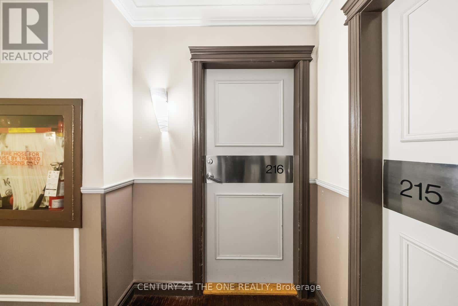 216 - 7 BISHOP AVENUE — Toronto (Newtonbrook East), Ontario - Photo 4 of 47