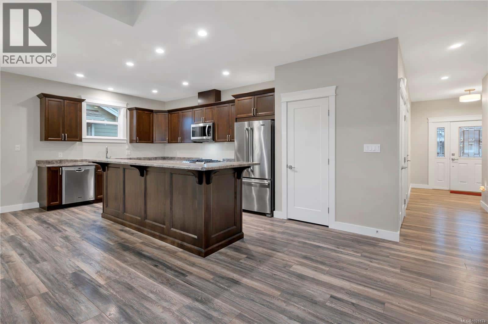 477 Legacy Dr — Campbell River, British Columbia - Photo 5 of 45