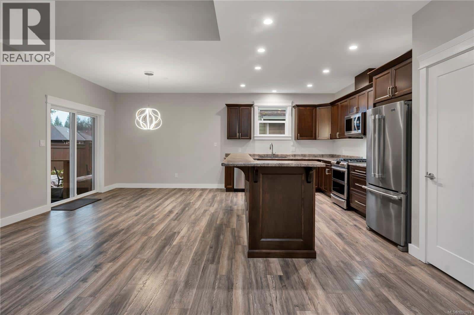 477 Legacy Dr — Campbell River, British Columbia - Photo 4 of 45