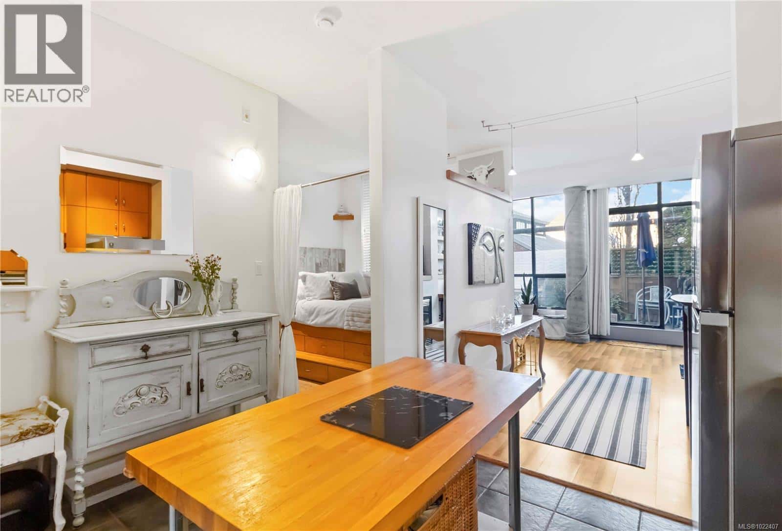 117 409 Swift St — Victoria, British Columbia - Photo 2 of 42