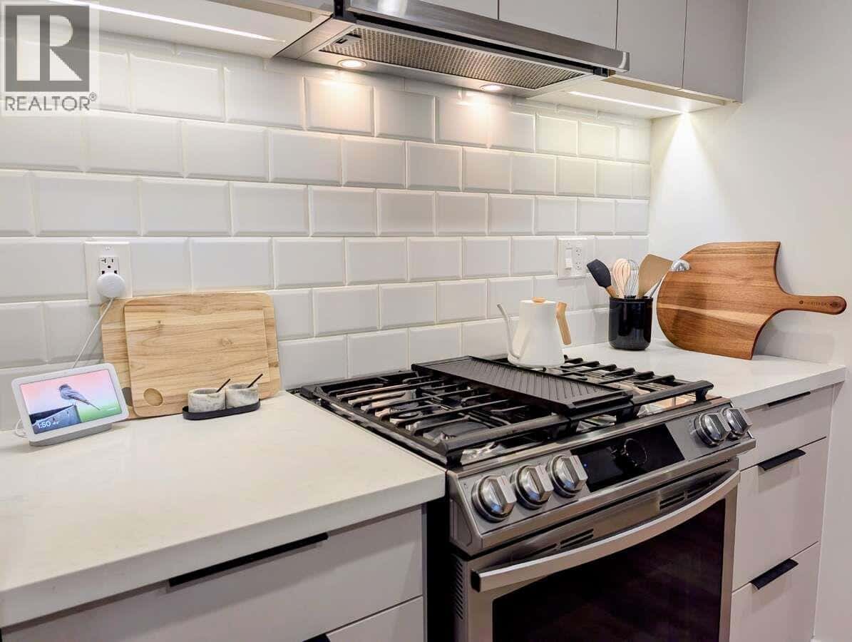 316 3038 ST GEORGE STREET — Port Moody, British Columbia - Photo 4 of 25