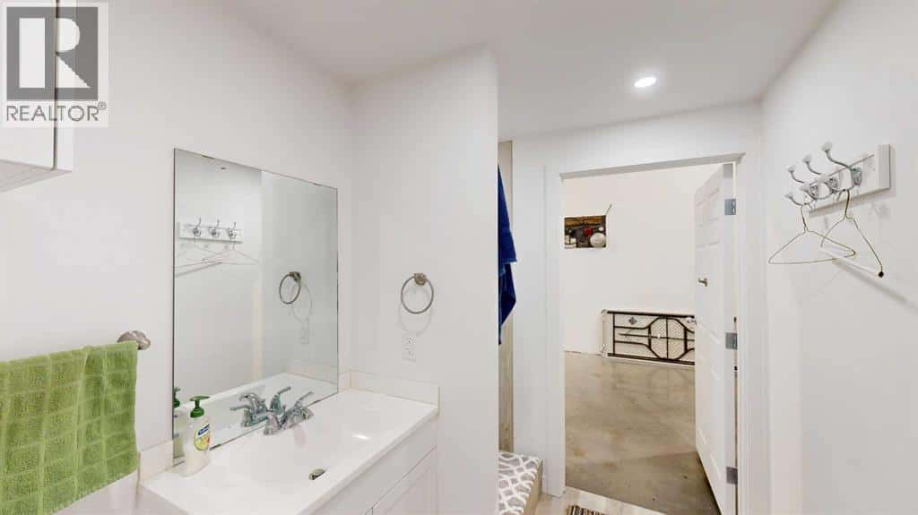 5, 3954 30 Street N — Lethbridge, Alberta - Photo 5 of 18