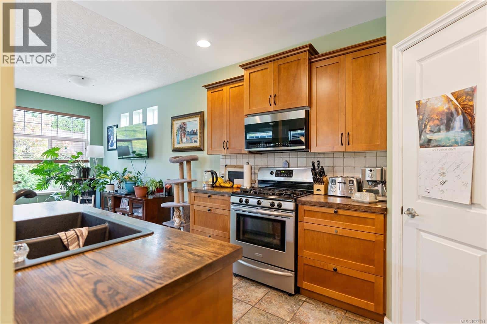 6442 Birchview Way — Sooke, British Columbia - Photo 2 of 36