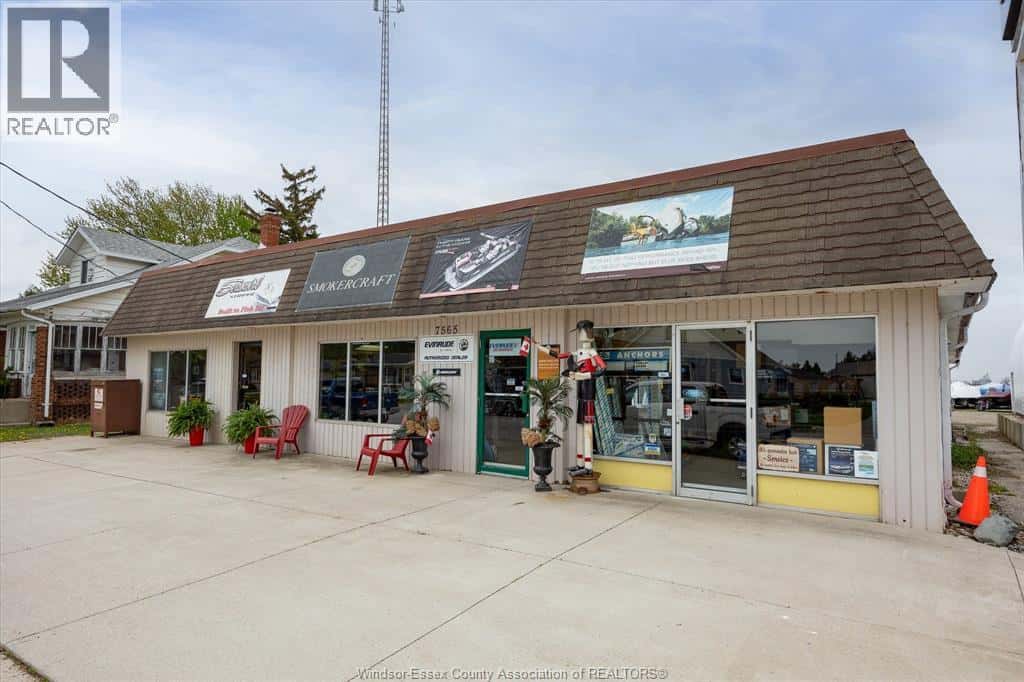 7565 Tecumseh ROAD — Stoney Point, Ontario - Photo 2 of 32