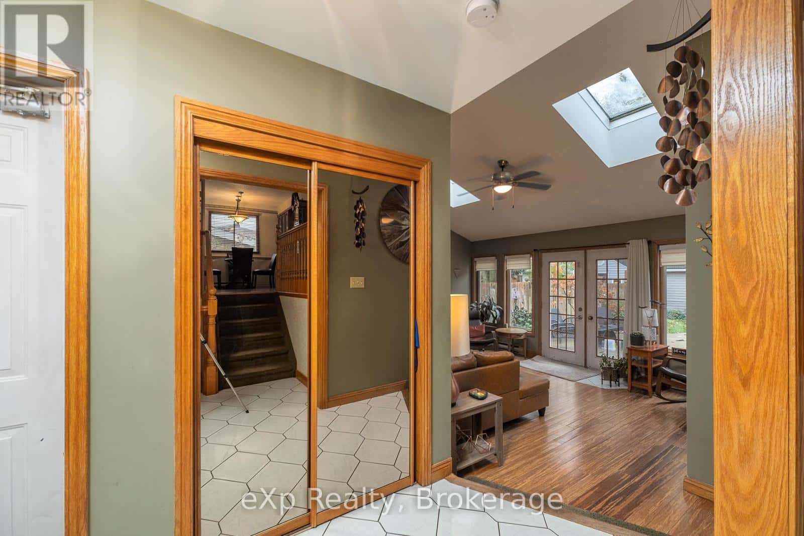 210 5TH A AVENUE W — Owen Sound, Ontario - Photo 5 of 41