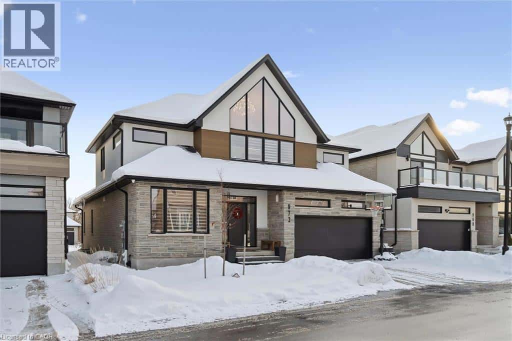 972 STONECLIFFE Walk Unit# 18 — Kitchener, Ontario - Photo 2 of 50