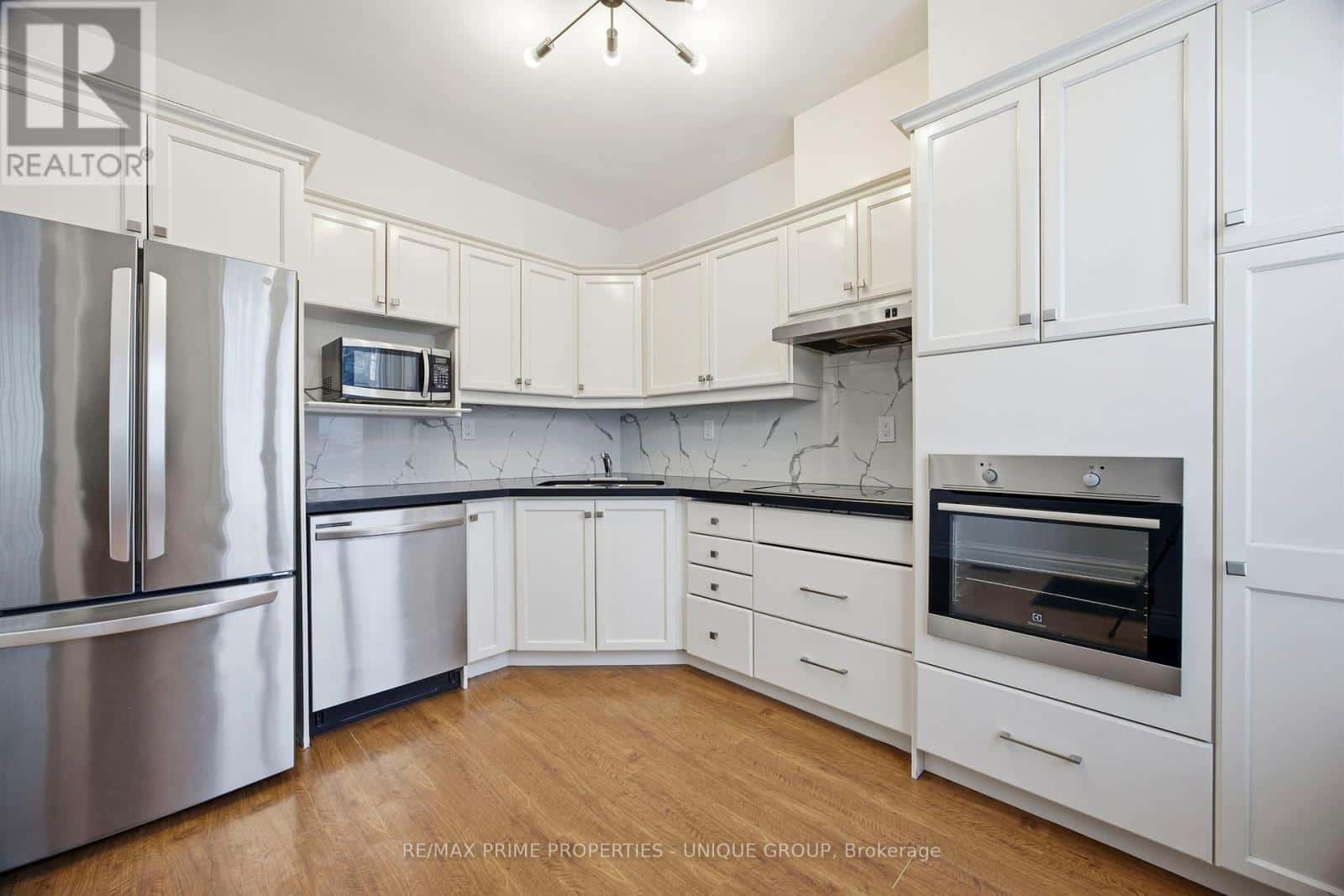 589 LOGAN AVENUE — Toronto (North Riverdale), Ontario - Photo 4 of 23