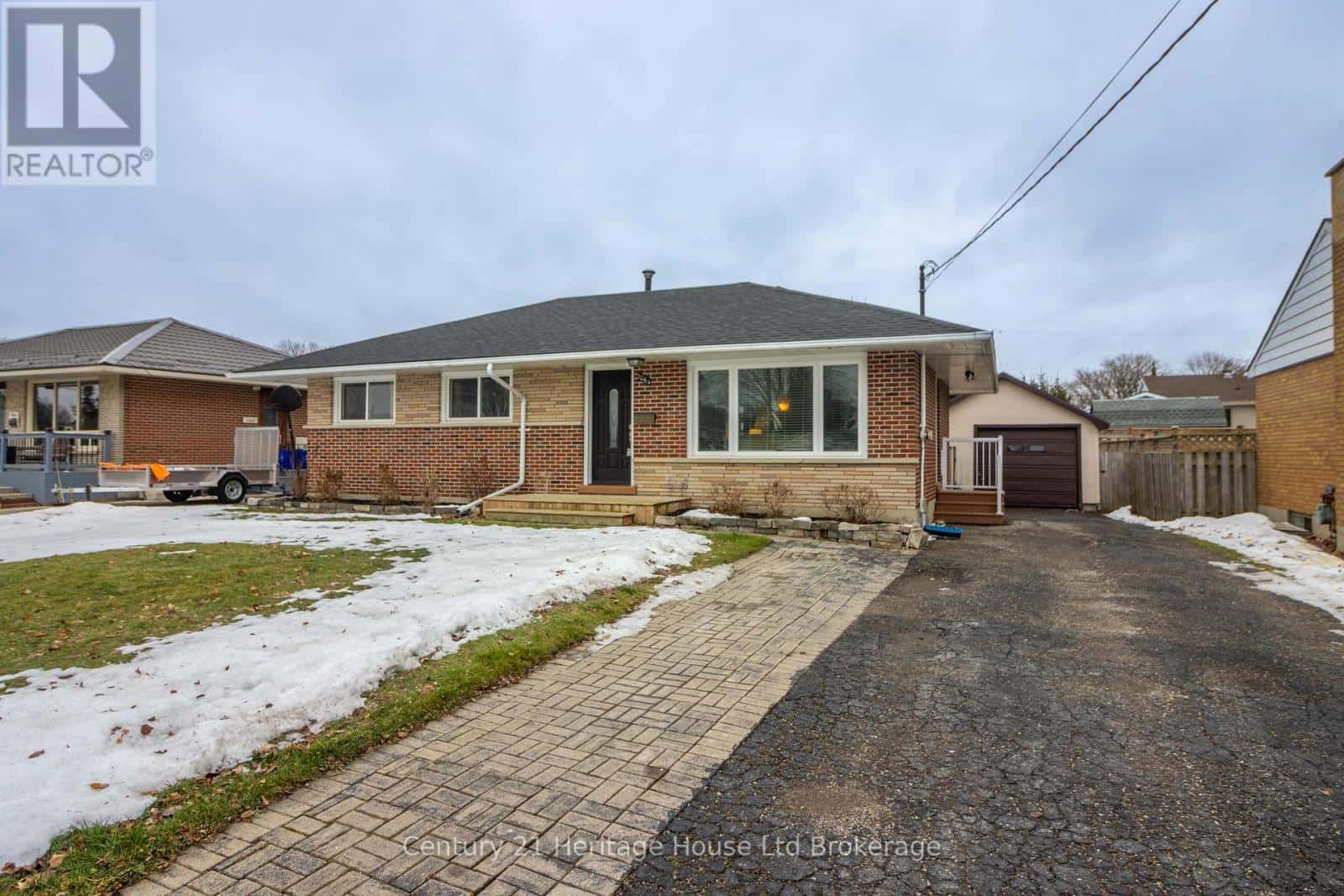 1064 SOVEREIGN ROAD — Woodstock (Woodstock - North), Ontario - Photo 2 of 42