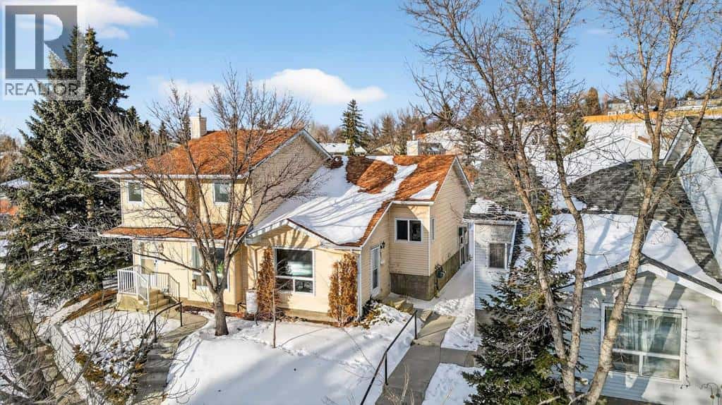 171 Deerfield Drive SE — Calgary, Alberta - Photo 2 of 34