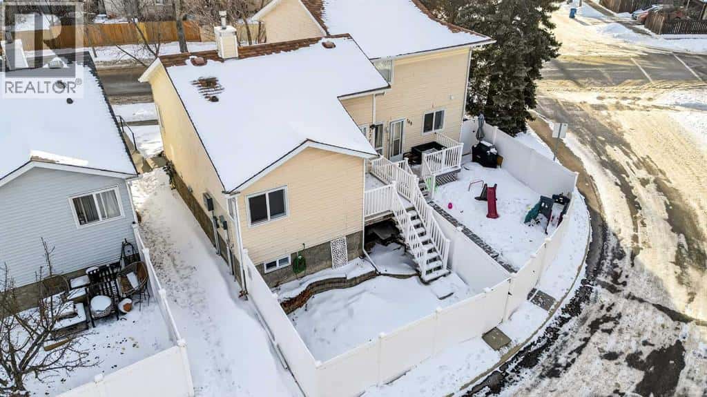 171 Deerfield Drive SE — Calgary, Alberta - Photo 3 of 34