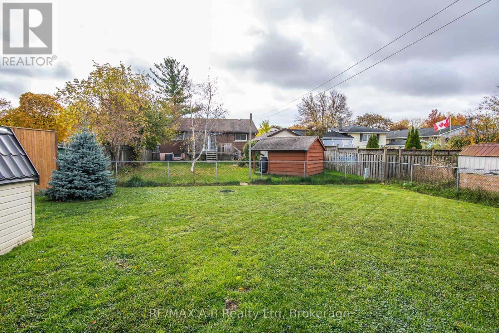 149 NORFOLK STREET — Stratford, Ontario - Photo 3 of 34