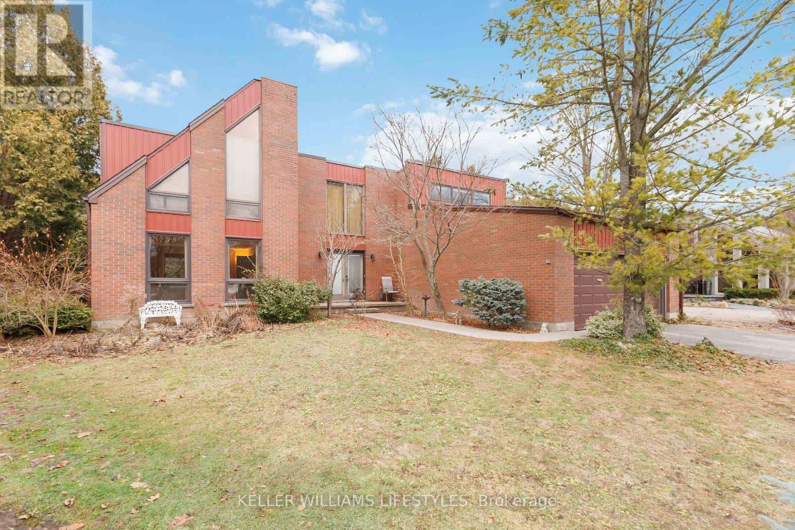 3 SHAVIAN COURT — London North (North A), Ontario - Photo 3 of 48