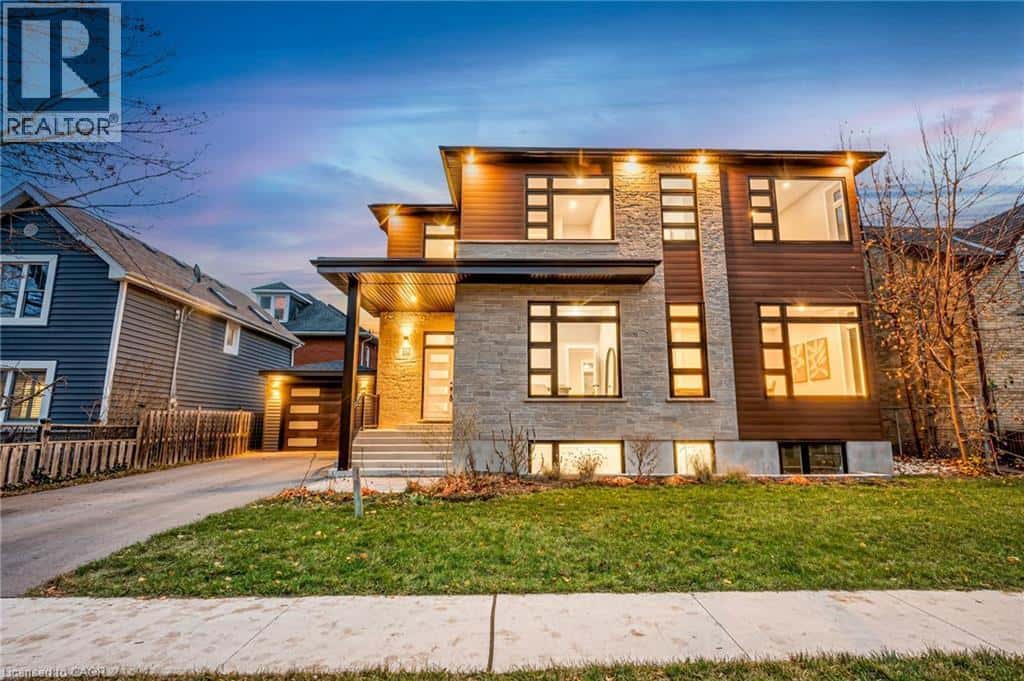 28 NORWICH Street W — Guelph, Ontario - Photo 3 of 50