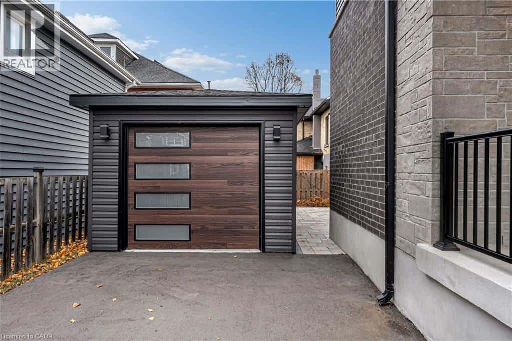 28 NORWICH Street W — Guelph, Ontario - Photo 5 of 50